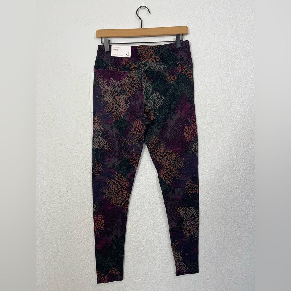 SOFT SURROUNDINGS Super Slim Seneca Leggings Size Small NWT - Picture 2 of 3